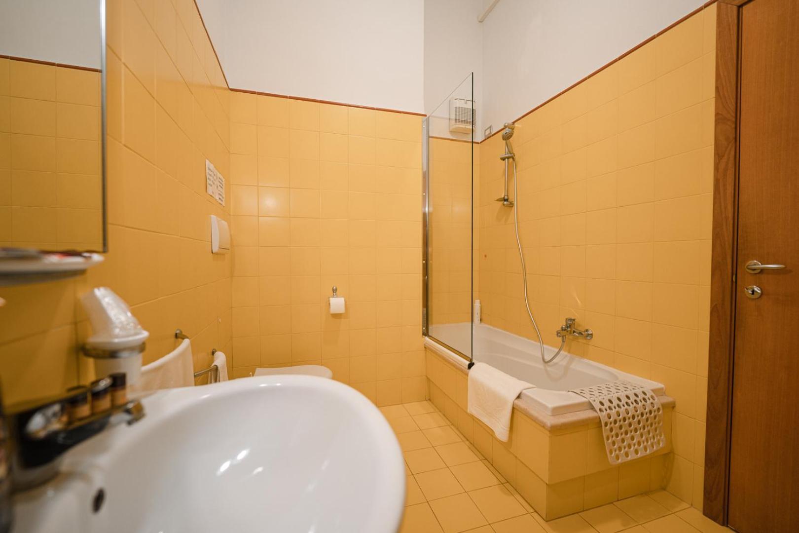 La Piccola Torre Hotel Bisceglie Ngoại thất bức ảnh